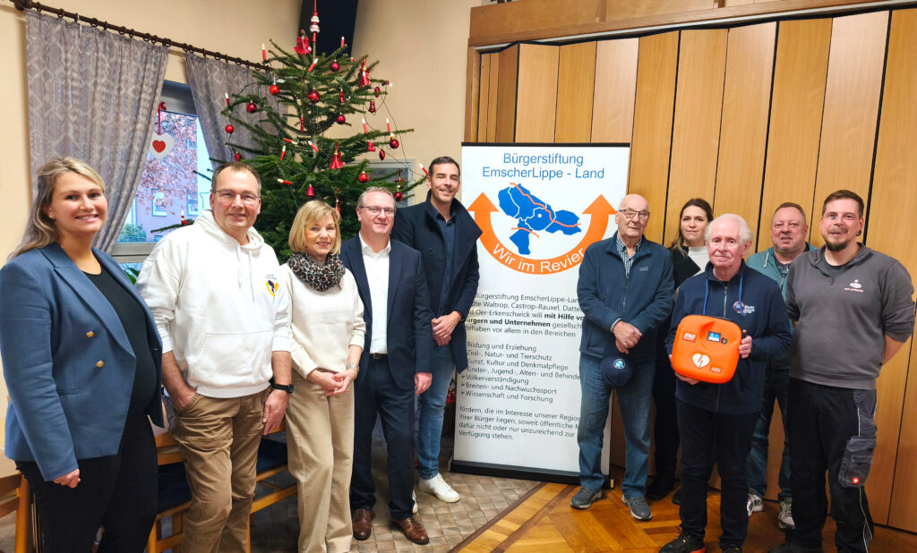 Bürgerstiftung EmscherLippe-Land überreicht 11. Defibrillator