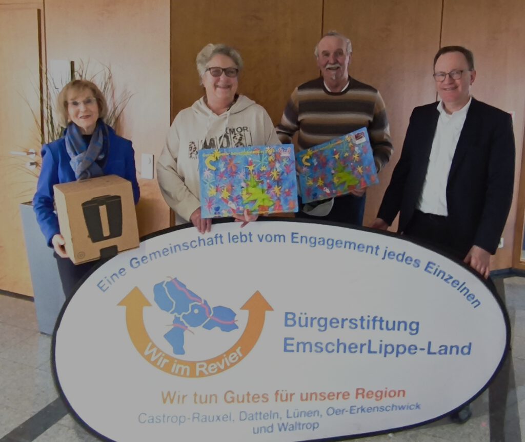 Glückliche Hauptpreisgewinner beim Guter-Zweck-Adventskalender der Bürgerstiftung EmscherLippe-Land
