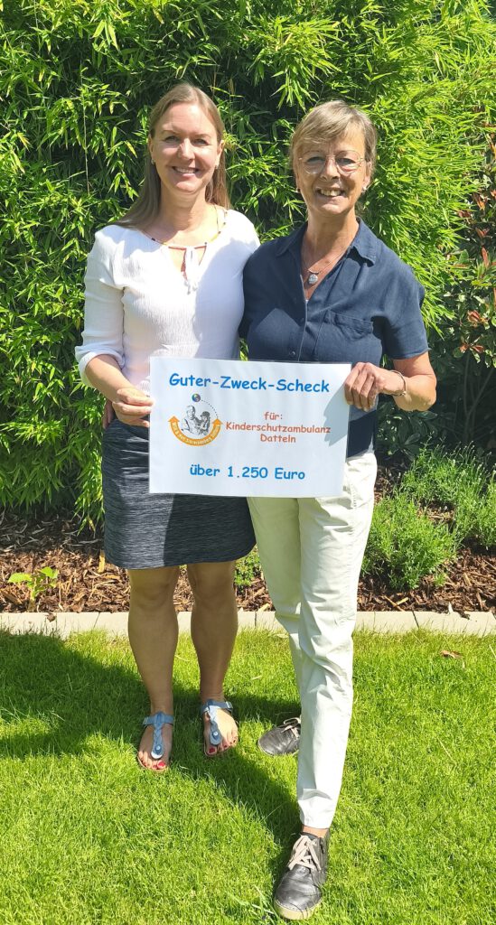 Spendenscheck an die Kinderschutzambulanz in Datteln